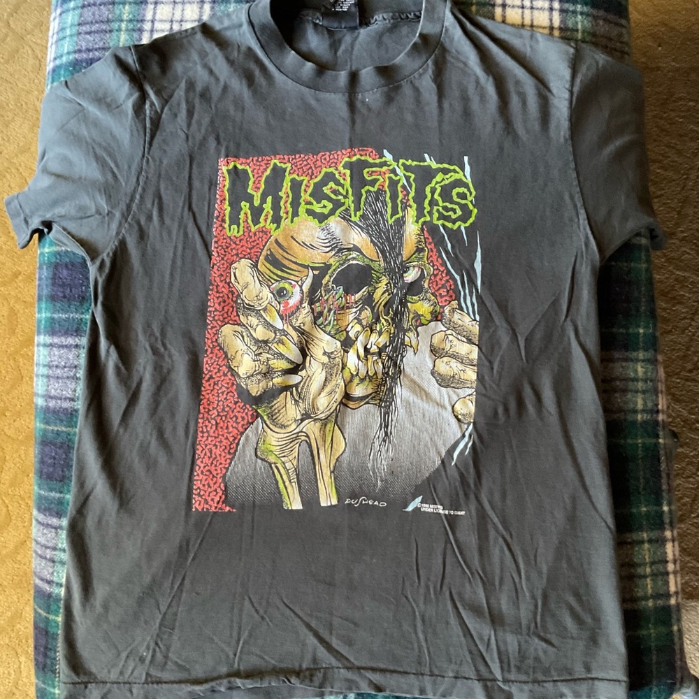 Vintage rare 1990 Misfits Earth AD Tour Band Tee Shirt
Size